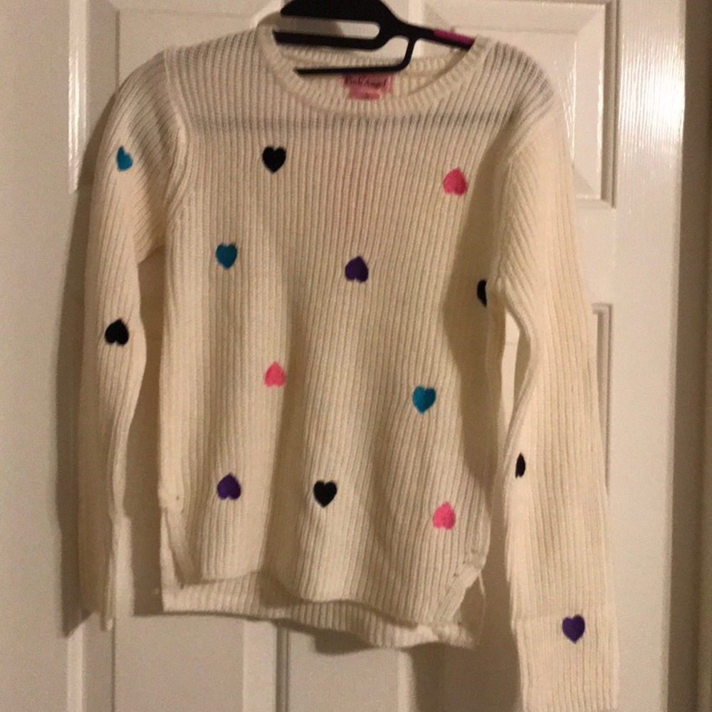 LOVELY SWEATER THAT ANY GIRL WOULD L❤️VE